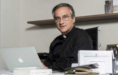 “I LINGUAGGI DEL DIVINO”, DOMANI ARRIVA MONSIGNOR DARIO VIGANÒ “I LINGUAGGI DEL DIVINO”, DOMANI ARRIVA MONSIGNOR DARIO VIGANÒ