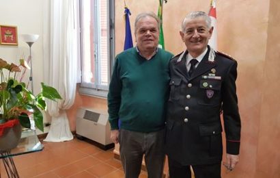 montemurlo. IL SINDACO SALUTA IL COLONELLO ALBERTO BRONZI DEI CARABINIERI FORESTALI montemurlo. IL SINDACO SALUTA IL COLONELLO ALBERTO BRONZI DEI CARABINIERI FORESTALI