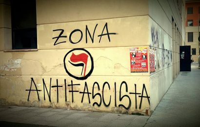 facce toste. A NOVOLI VA IN SCENA IL FASCISMO DEGLI ANTIFASCISTI facce toste. A NOVOLI VA IN SCENA IL FASCISMO DEGLI ANTIFASCISTI