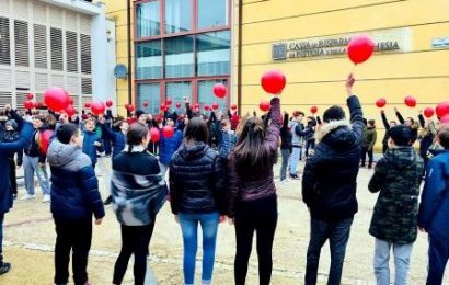 quarrata. FLASHMOB CONTRO LA VIOLENZA SULLE DONNE quarrata. FLASHMOB CONTRO LA VIOLENZA SULLE DONNE