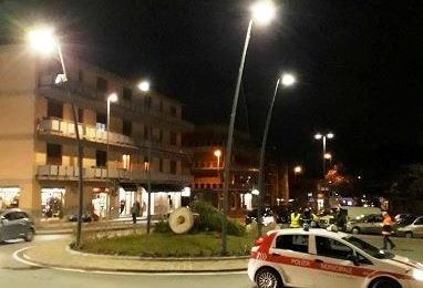 montemurlo. VENTO FORTE, CADE L’ALBERO DI NATALE