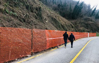 valdibisenzio. INTERVENTI DI SOMMA URGENZA: IL SOPRALLUOGO DEL PRESIDENTE CALAMAI LUNGO LA SR325 valdibisenzio. INTERVENTI DI SOMMA URGENZA: IL SOPRALLUOGO DEL PRESIDENTE CALAMAI LUNGO LA SR325