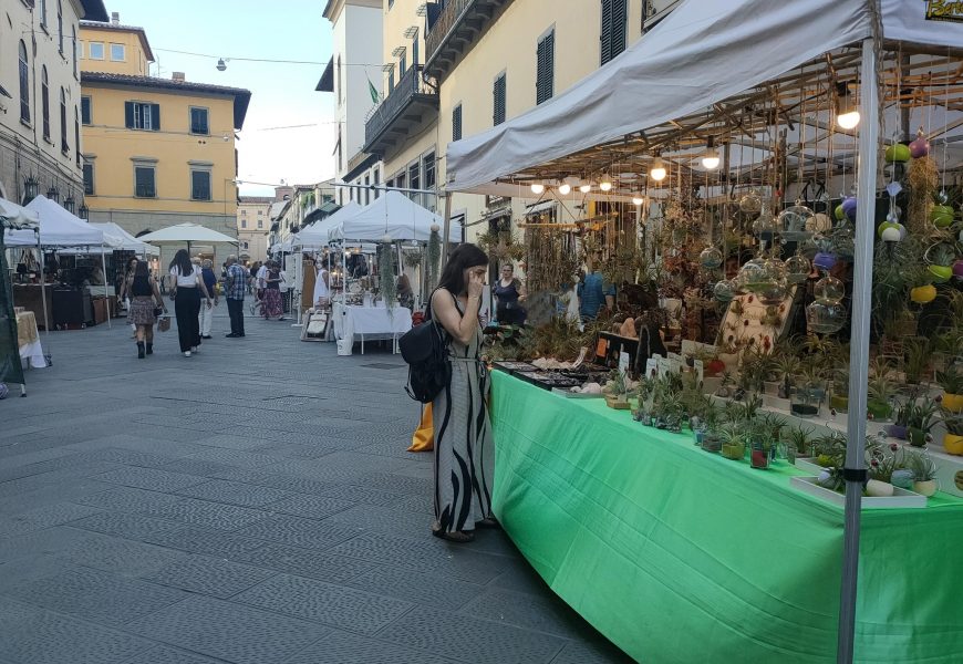 PUBBLICATO IL BANDO PER ORGANIZZARE E GESTIRE MANIFESTAZIONI COMMERCIALI A CARATTERE STRAORDINARIO PUBBLICATO IL BANDO PER ORGANIZZARE E GESTIRE MANIFESTAZIONI COMMERCIALI A CARATTERE STRAORDINARIO
