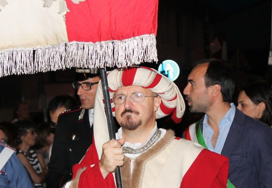 montemurlo. A 63 ANNI È MORTO STEFANO LONGOBARDI, GONFALONIERE DEL GRUPPO STORICO E DEL COMUNE montemurlo. A 63 ANNI È MORTO STEFANO LONGOBARDI, GONFALONIERE DEL GRUPPO STORICO E DEL COMUNE