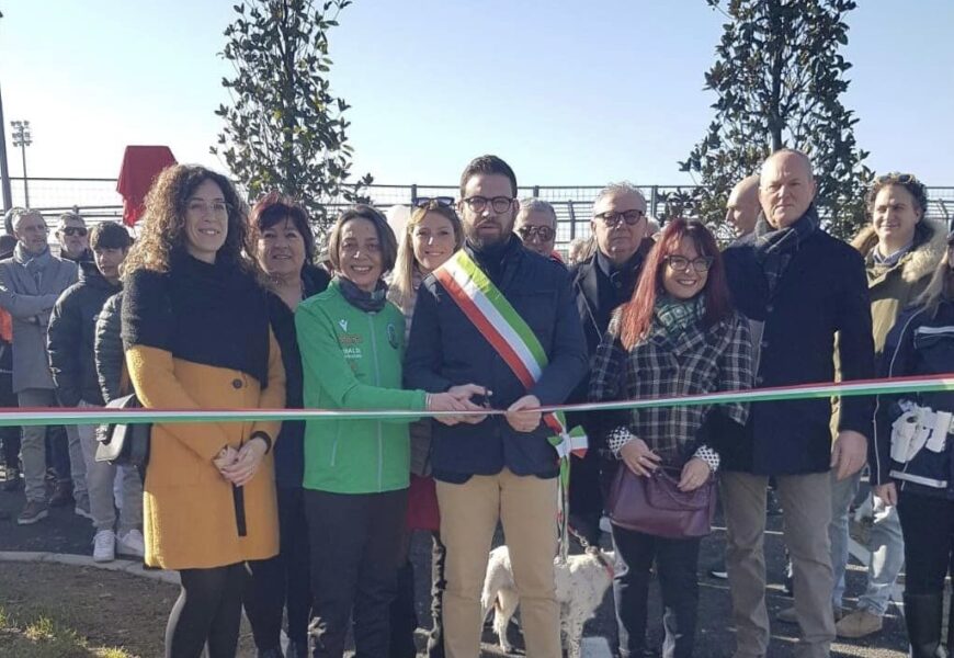 agliana. INAUGURATA LA PISTA CICLABILE INTITOLATA A LUCA BACCINI