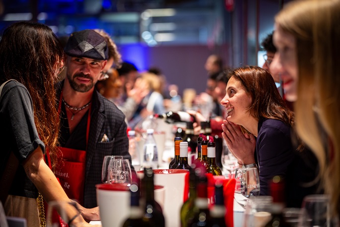 vino. OLTRE 100 AZIENDE E PIÙ DI 200 ETICHETTE AL CHIANTI LOVERS & ROSSO MORELLINO vino. OLTRE 100 AZIENDE E PIÙ DI 200 ETICHETTE AL CHIANTI LOVERS & ROSSO MORELLINO