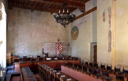 IL CONSIGLIO COMUNALE SI RIUNISCE LUNEDÌ 5 FEBBRAIO IL CONSIGLIO COMUNALE SI RIUNISCE LUNEDÌ 5 FEBBRAIO