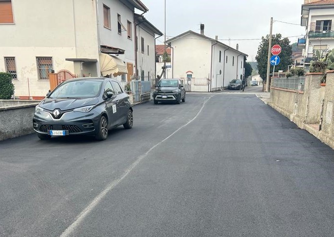 monsummano. ASFALTATA VIA DEL CAPANNONE A “COSTO ZERO” monsummano. ASFALTATA VIA DEL CAPANNONE A “COSTO ZERO”