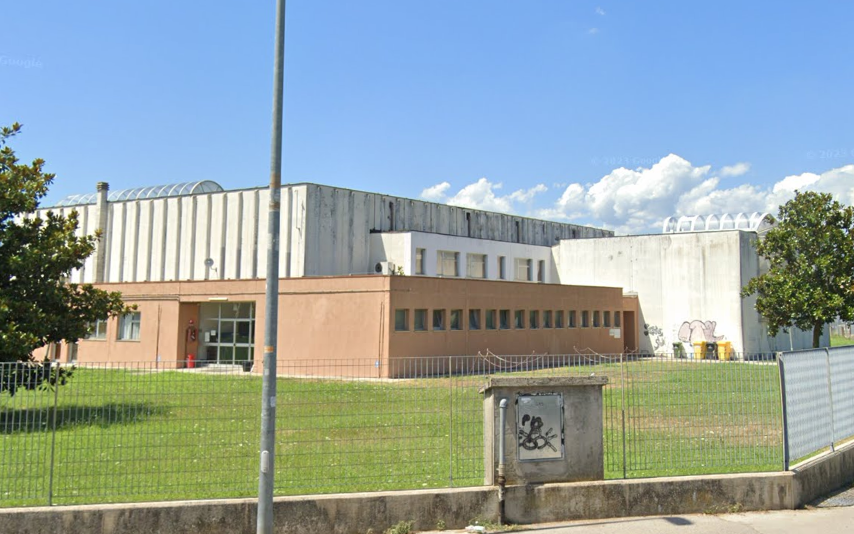 decadentismi. MA IL PALAZZETTO DI AGLIANA LO VOGLIAMO RIMETTERE IN SICUREZZA? decadentismi. MA IL PALAZZETTO DI AGLIANA LO VOGLIAMO RIMETTERE IN SICUREZZA?