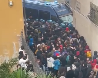 AZIONE TOSCANA CONDANNA CON FERMEZZA LA VIOLENZA DEGLI SCONTRI AVVENUTI A FIRENZE E A PISA AZIONE TOSCANA CONDANNA CON FERMEZZA LA VIOLENZA DEGLI SCONTRI AVVENUTI A FIRENZE E A PISA