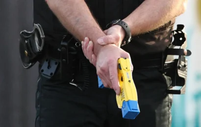 prato. “TASER SÌ O TASER NO? FDI INCALZA LA MAGGIORANZA: “LA SICUREZZA È UNA PRIORITÀ, SERVONO SCELTE CHIARE” prato. “TASER SÌ O TASER NO? FDI INCALZA LA MAGGIORANZA: “LA SICUREZZA È UNA PRIORITÀ, SERVONO SCELTE CHIARE”