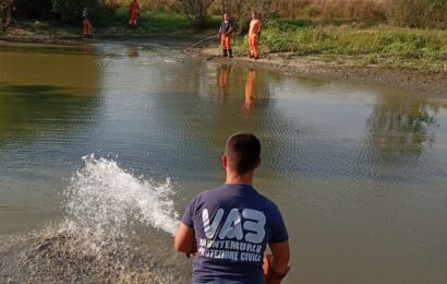 emergenza caldo. IL COMUNE DI MONTEMURLO, ATTRAVERSO LA VAB, PORTA ACQUA AL LAGHETTO IN SECCA DI VIA DELLE BOLGIE emergenza caldo. IL COMUNE DI MONTEMURLO, ATTRAVERSO LA VAB, PORTA ACQUA AL LAGHETTO IN SECCA DI VIA DELLE BOLGIE