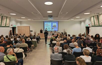 INCENERITORE DI MONTALE, OLTRE 200 PERSONE ALLA SERATA PUBBLICA CON I MEDICI: “LA SALUTE DEVE TORNARE AL CENTRO”