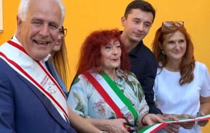 massa e cozzile. GIANI E DIKA INAUGURANO LA SCUOLA PRIMARIA “AMICIZIA” massa e cozzile. GIANI E DIKA INAUGURANO LA SCUOLA PRIMARIA “AMICIZIA”
