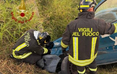 chiazzano. AUTO FINISCE NEL FOSSO. DUE FERITI, UNO ESTRATTO DAI VIGILI DEL FUOCO