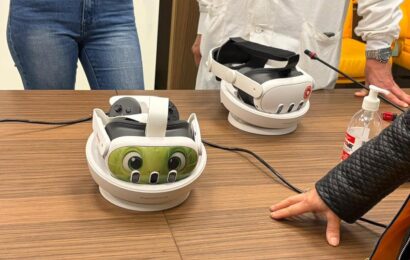 UN SORRISO OLTRE LA MALATTIA: DUE VISORI AL SAN JACOPO PER BIMBI E PAZIENTI ONCOLOGICI UN SORRISO OLTRE LA MALATTIA: DUE VISORI AL SAN JACOPO PER BIMBI E PAZIENTI ONCOLOGICI