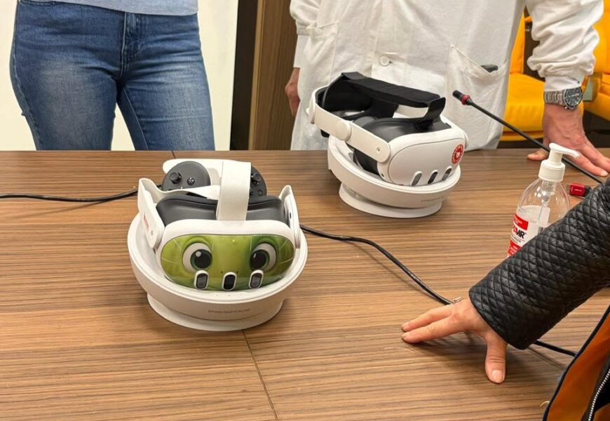 UN SORRISO OLTRE LA MALATTIA: DUE VISORI AL SAN JACOPO PER BIMBI E PAZIENTI ONCOLOGICI UN SORRISO OLTRE LA MALATTIA: DUE VISORI AL SAN JACOPO PER BIMBI E PAZIENTI ONCOLOGICI