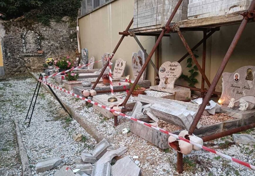 marliana. CIMITERO DI MOMIGNO, CROLLA LA STRUTTURA DI SOSTEGNO