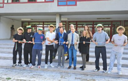 ISTITUTO TULLIO BUZZI: INAUGURATE LA NUOVA SCALINATA DI INGRESSO E LA PENSILINA ISTITUTO TULLIO BUZZI: INAUGURATE LA NUOVA SCALINATA DI INGRESSO E LA PENSILINA