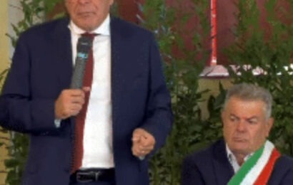 tacci tua. C’È CHI SFASCIA E CHI SI FASCIA, BASTA BATTER LA GANASCIA tacci tua. C’È CHI SFASCIA E CHI SI FASCIA, BASTA BATTER LA GANASCIA