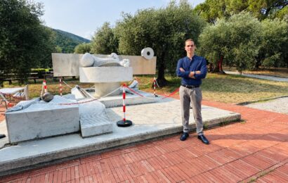 montale. FONTANA DI FOGNANO, UN ANNO DOPO ANCORA VANE PROMESSE. PAPERETTI INCALZA LA GIUNTA SUL MONUMENTO DI JORIO VIVARELLI