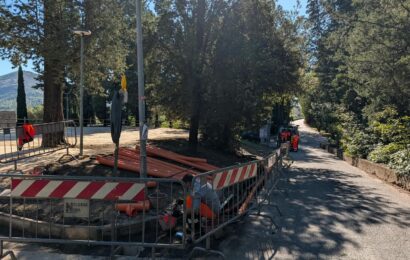 montemurlo. PIÙ SICUREZZA E DECORO PER IL CIMITERO COMUNALE DI ROCCA: INSTALLATA UNA TELECAMERA DI VIDEOSORVEGLIANZA. LAVORI DI MIGLIORAMENTO DEL PARCHEGGIO E REGIMAZIONE DELLE ACQUE PIOVANE montemurlo. PIÙ SICUREZZA E DECORO PER IL CIMITERO COMUNALE DI ROCCA: INSTALLATA UNA TELECAMERA DI VIDEOSORVEGLIANZA. LAVORI DI MIGLIORAMENTO DEL PARCHEGGIO E REGIMAZIONE DELLE ACQUE PIOVANE
