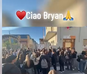 pistoia. L’EINAUDI NEL DOLORE PER BRYAN: IL SILENZIO DEGLI STUDENTI E L’ABBRACCIO DI UN’INTERA COMUNITÀ